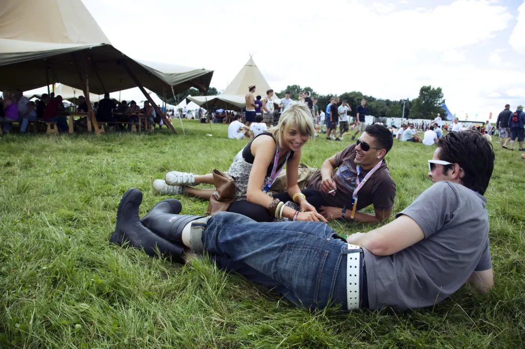 Festivalgoers and atmosphere at Global Gathering 2009
